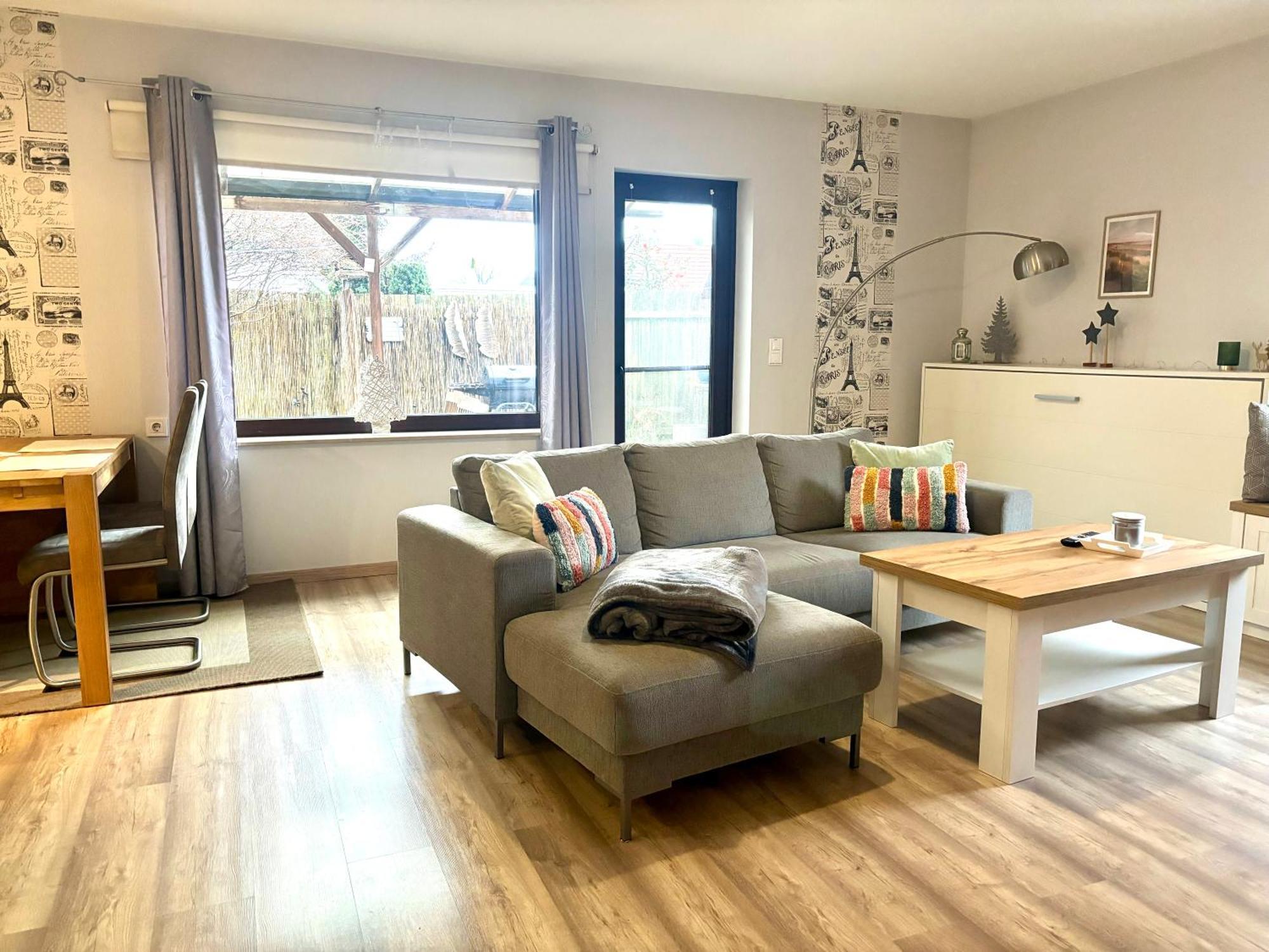 Grosse Wohnkueche, Terrasse, Schlafzimmer Am Steinhuder Meer, Wlan, Parkplatz, Fussbodenheizung, 70Qm Wunstorf Extérieur photo