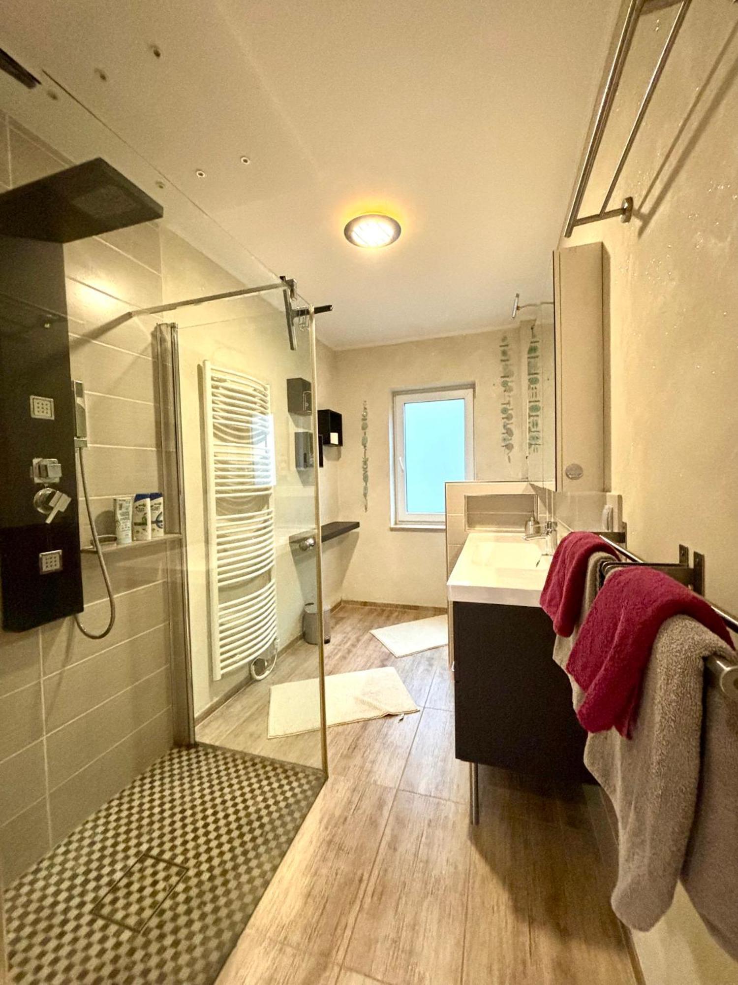 Grosse Wohnkueche, Terrasse, Schlafzimmer Am Steinhuder Meer, Wlan, Parkplatz, Fussbodenheizung, 70Qm Wunstorf Extérieur photo